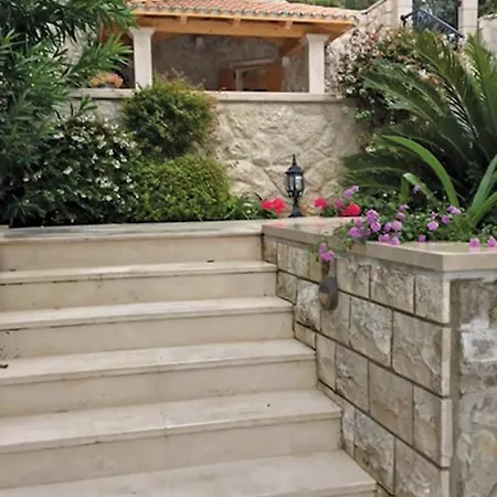 וילה Perla